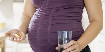 Применение активированного угля при беременности: шпаргалка для мамы