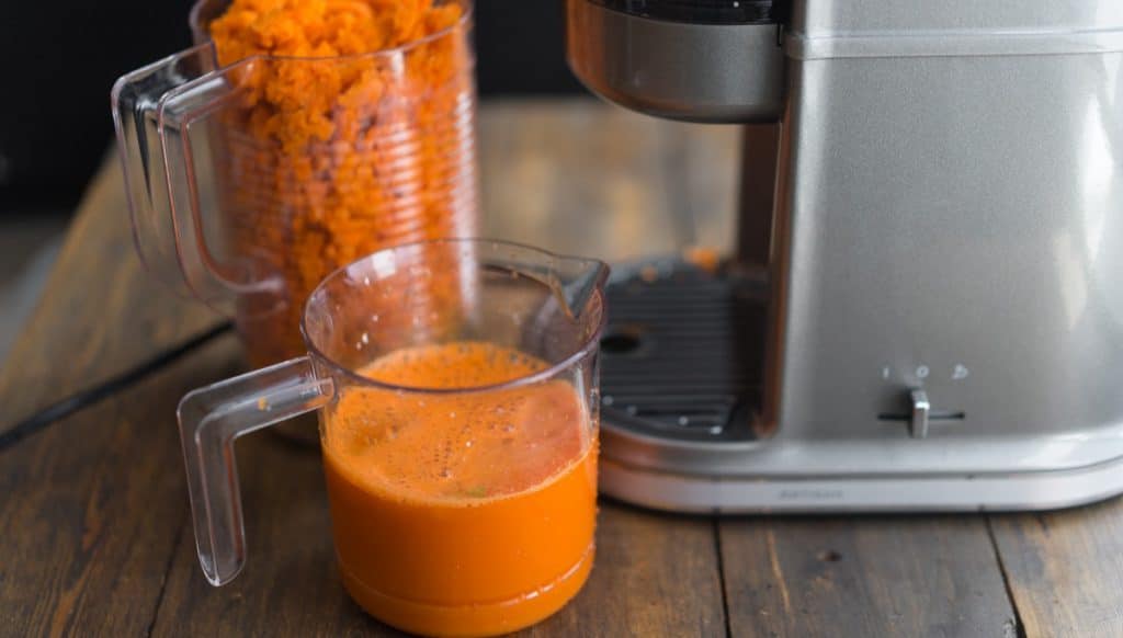 Когда давать ребенку морковный сок