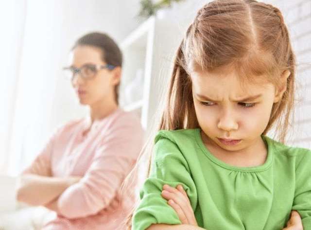 5 самых несправедливых и обидных фраз от родителей, которые могут услышать дети