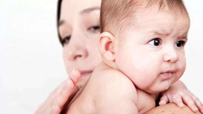 Почему новорожденный срыгивает через нос и рот
