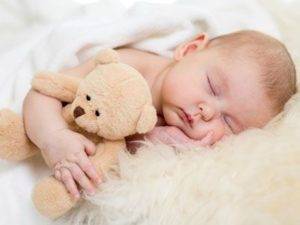 Мамин опыт: 5 простых способов уложить ребёнка спать днем без слёз и капризов
