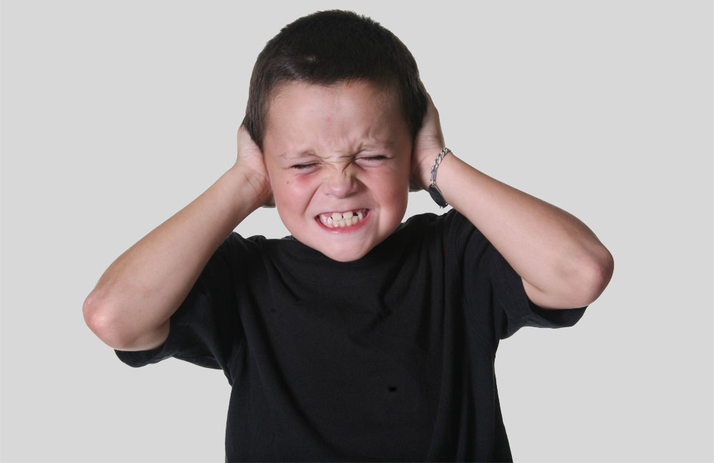 Ребёнок боится громких звуков - почему, как помочь преодолеть страх, советы специалистов