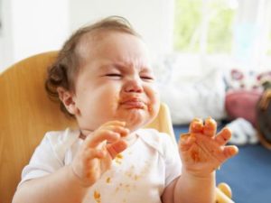 Почему ребёнок в 7 месяцев не ест прикорм?