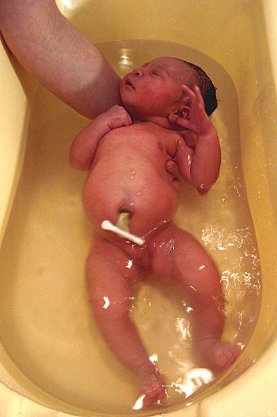 Не выше 40 градусов. как правильно купать малыша в ванне. белпресса
