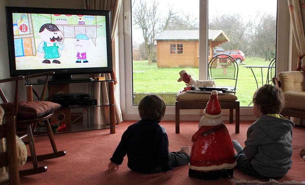 Развивающие программы и мультфильмы для малышей: всегда ли они полезны?