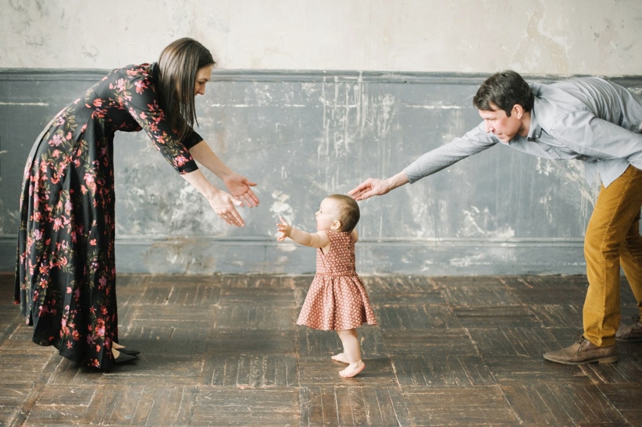 Когда (во сколько месяцев) ребенок начинает ходить