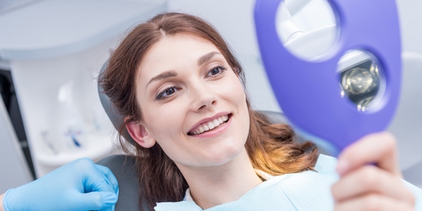 Можно ли делать профессиональную чистку и процедуру отбеливания зубов при беременности