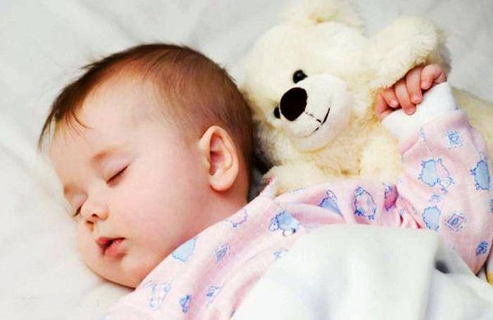 Новорожденный много спит и не просит кушать — причины