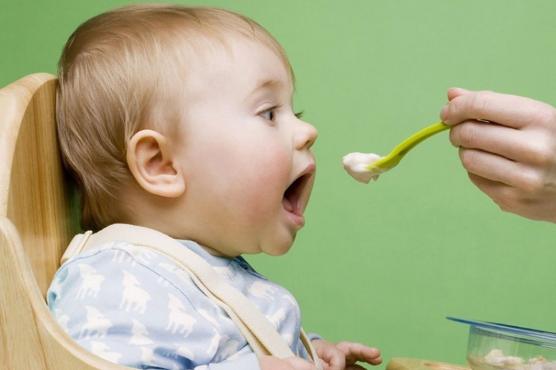 10 ошибок введения прикорма, особенности при грудном и искусственном вскармливании, правила и советы для здорового развития ребенка