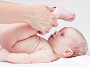 Правильный массаж для ребенка в первые три месяца жизни