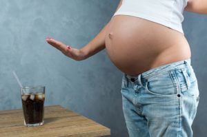 Минеральная вода при беременности: благо или зло?