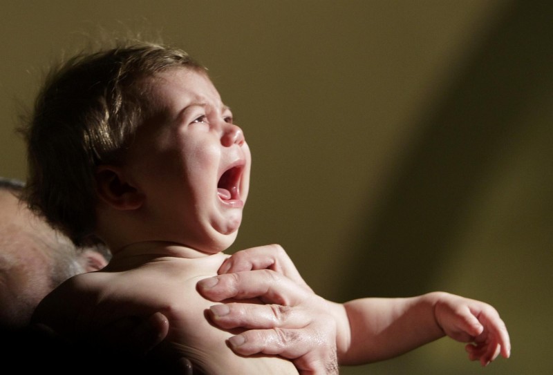 Ребенок плачет после кормления