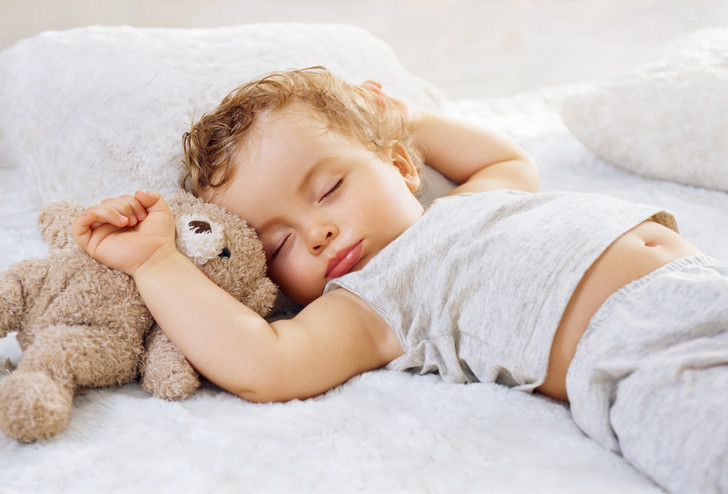 Почему ребенок 8 месяцев плохо спит ночью, просыпается и плачет