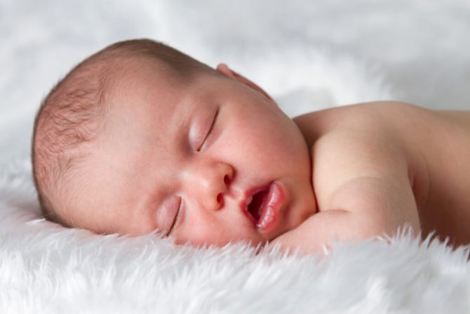 Грудничок храпит во сне — причины и что делать родителям