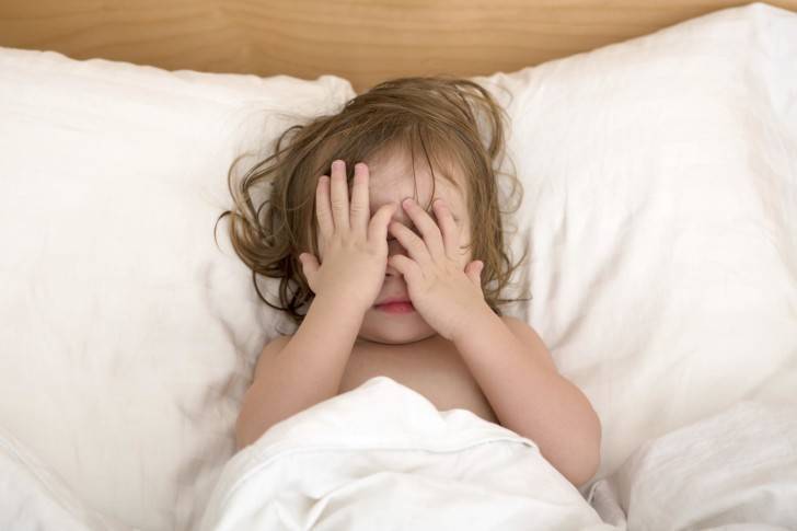 Почему грудничок вскрикивает во сне — причины