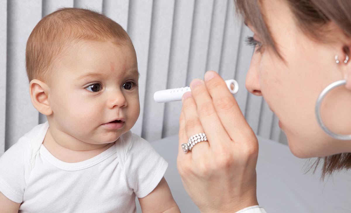 Конъюнктивит: какие капли помогут глазкам новорожденных?