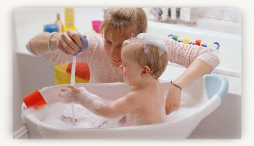 Можно или нельзя купать ребенка после прививки