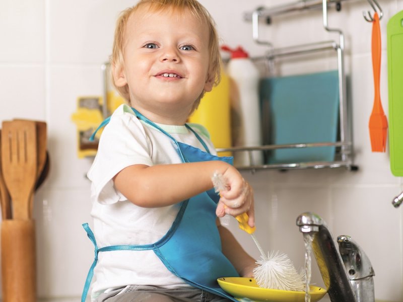 Уборка в детской: как убрать комнату, как часто убирать, какие средства выбрать (meine liebe и другие), как приучить ребенка к наведению порядка?