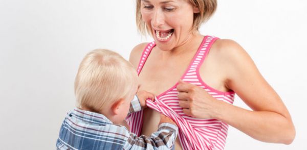 Ребенок требует грудь с криком | уроки для мам