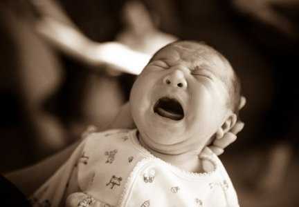 Почему ребенок 2 месяца постоянно плачет