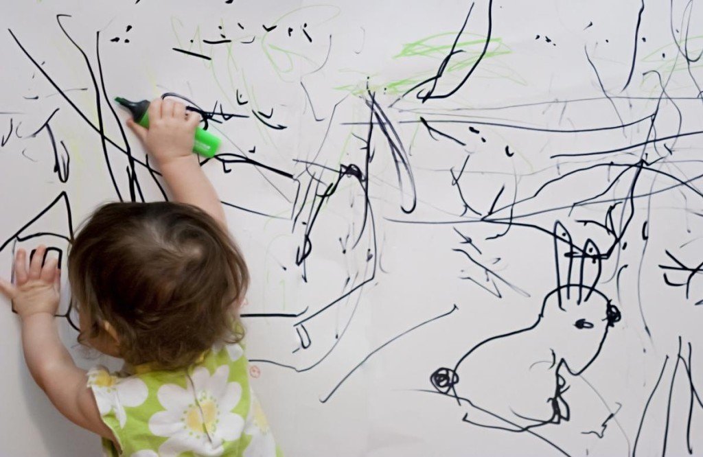 Ребенок в 4 года рисует каляки