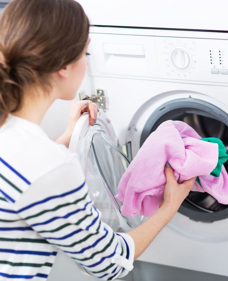 Как стирать трикотажные вещи: в стиральной машине или вручную