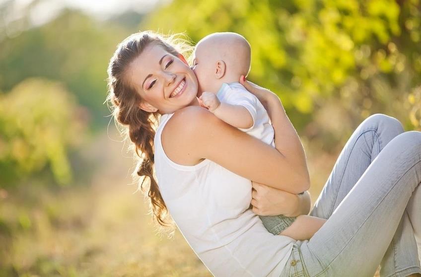 Можно ли делать профессиональную чистку и процедуру отбеливания зубов при беременности