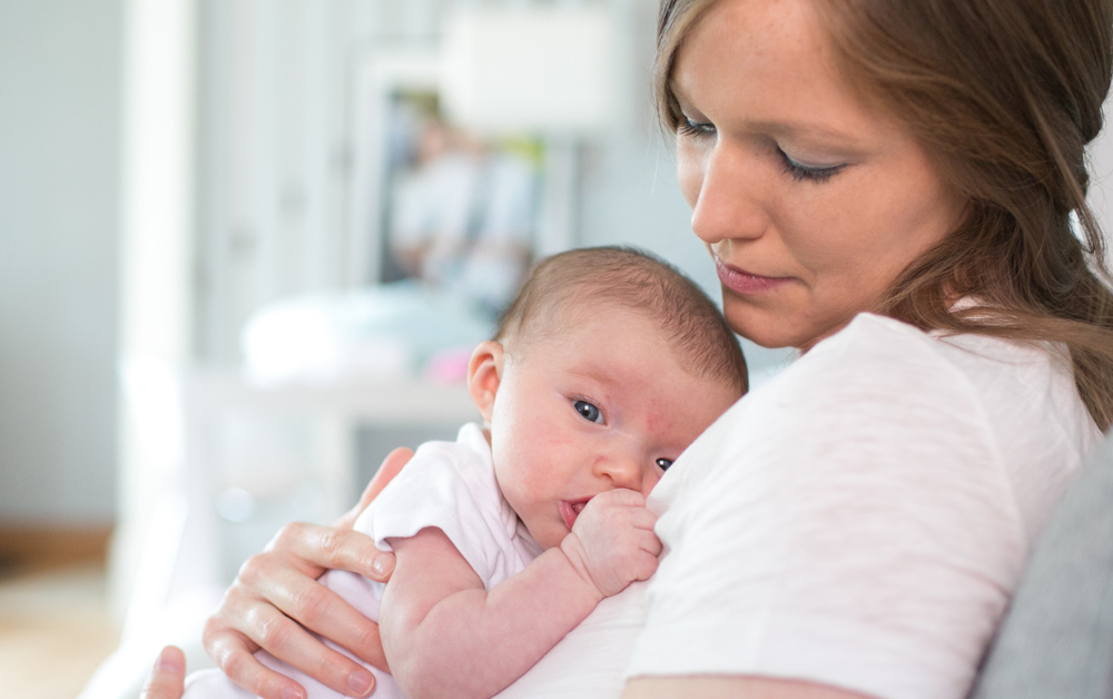 Почему ребенок срыгивает после кормления | каковы причины частого срыгивания у грудных малышей | микролакс®