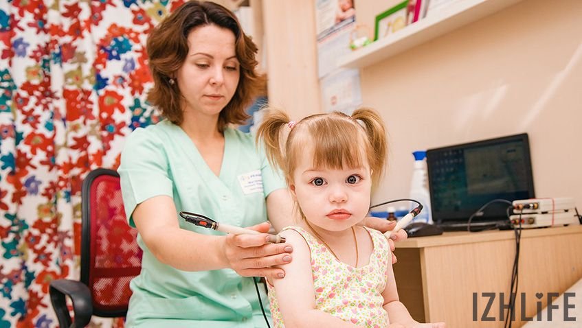 Ребенок в 6 месяцев не сидит и не ползает