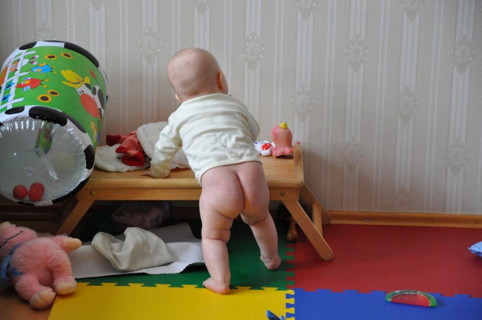 Ребенок 8 месяцев: развитие, питание и сон | pampers