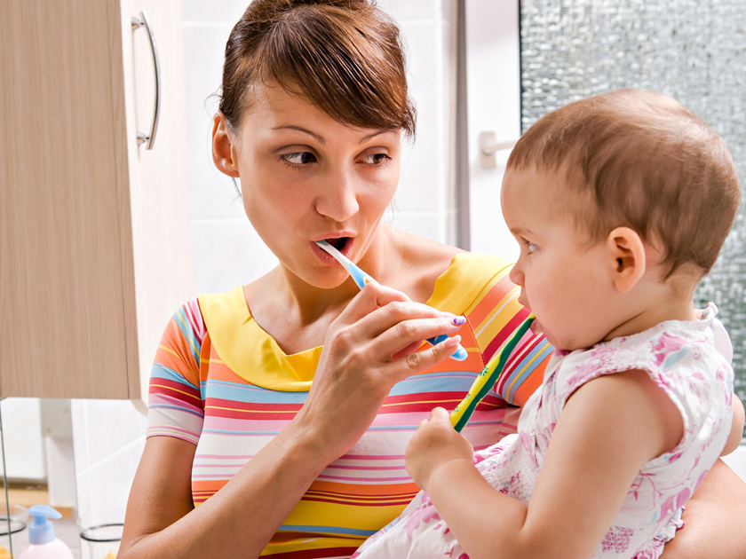 Когда начинать чистить зубы малышу