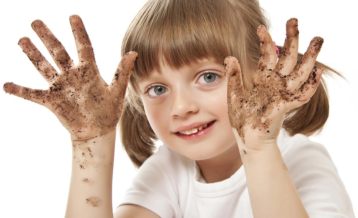 У ребенка гноится глазик – что делать, как и чем лечить?