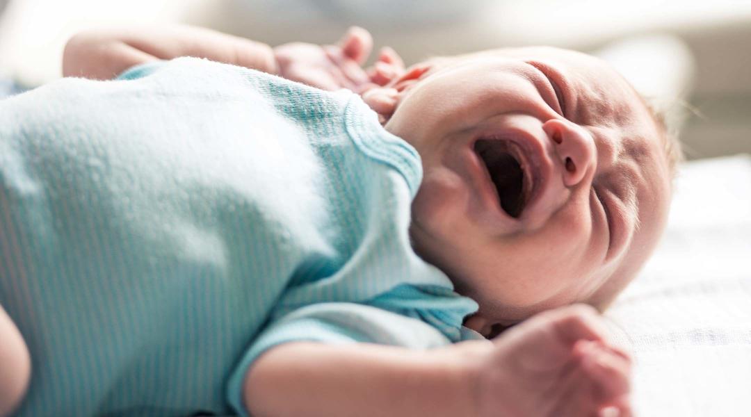 Почему плачет новорожденный ребенок: причины постоянного плача | nutrilak
