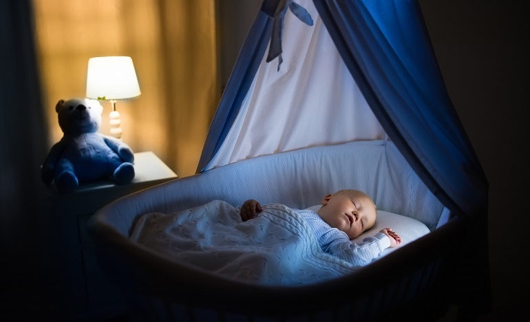 Почему ребенок в 8 месяцев плохо спит по ночам и часто просыпается с плачем