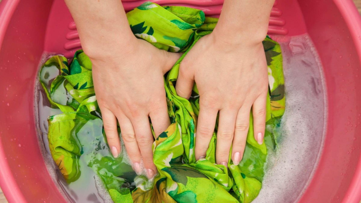 Чем стирать детские вещи для новорожденных