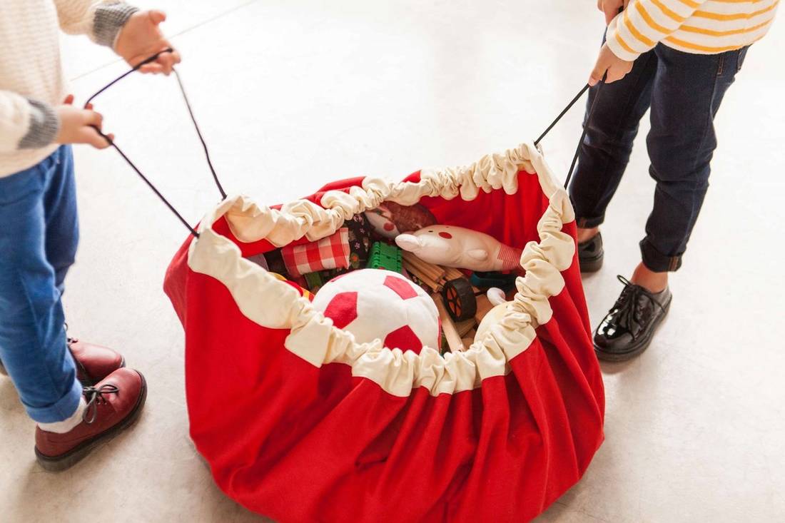 Как навести порядок в детском шкафу: 4 принципа хранение детской одежды