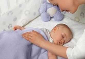 Сколько должен спать новорожденный ребенок между кормлениями до месяца