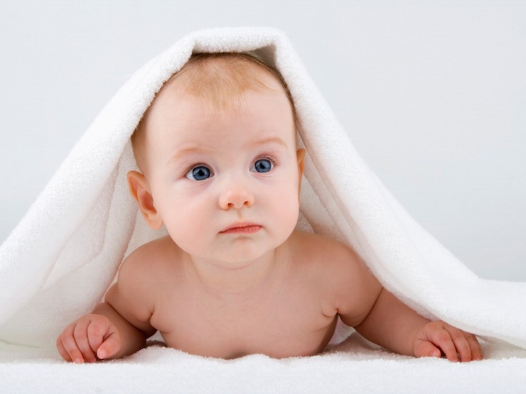 Как начинать закаливание новорожденного малыша: правила и способы закаливания