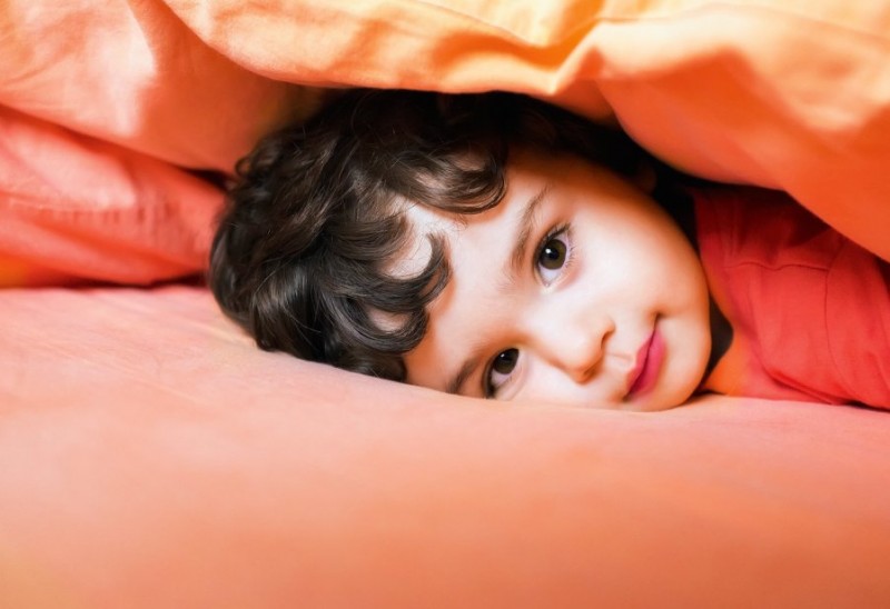 7 причин, почему ребенок просыпается ночью, гуляет и не спит