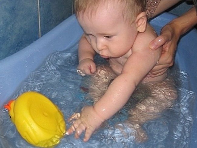 Почему ребенок плачет в бассейне? - аква-доктор плавание