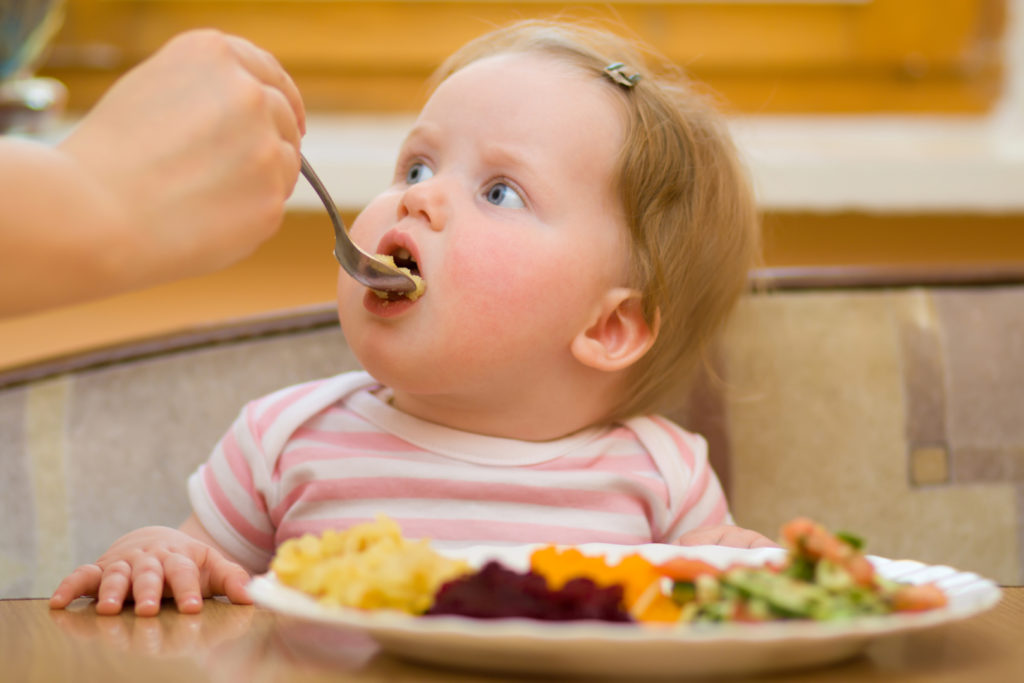 Ребенок давится едой | уроки для мам