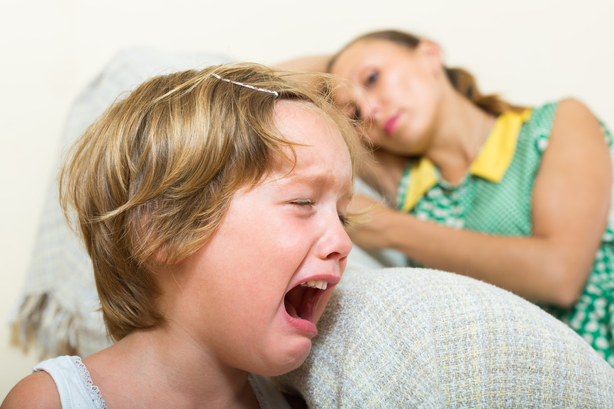 Капризы и истерики: 10 ошибок родителей, из-за которых ребенок плохо себя ведет