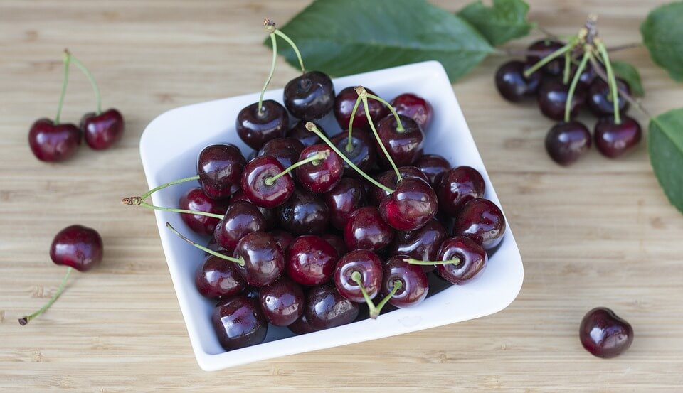 В каком возрасте можно предлагать черешню и вишню ребенку