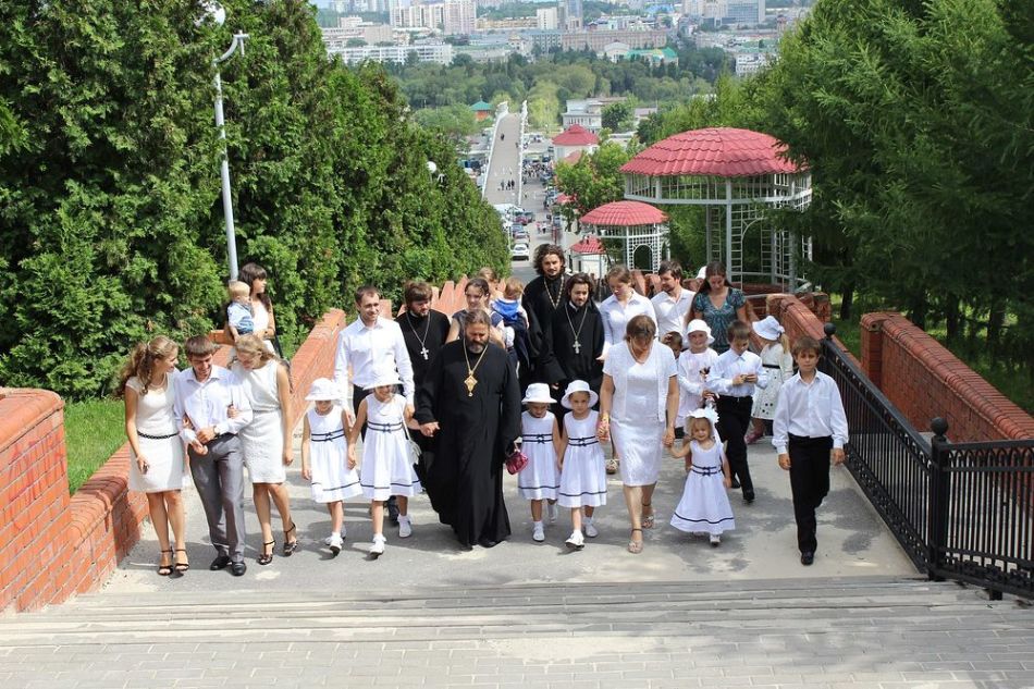 У какой звезды больше всего детей: рейтинг известных многодетных семей