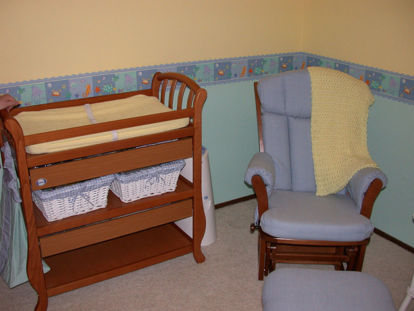 Пеленальный столик для новорожденных — как выбрать