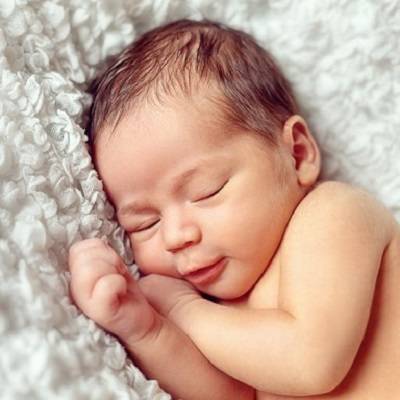 Когда у новорожденного открываются глазки, почему они мутные