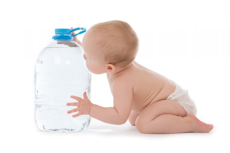 Вода для новорожденных при грудном вскармливании: нужно ли допаивать?