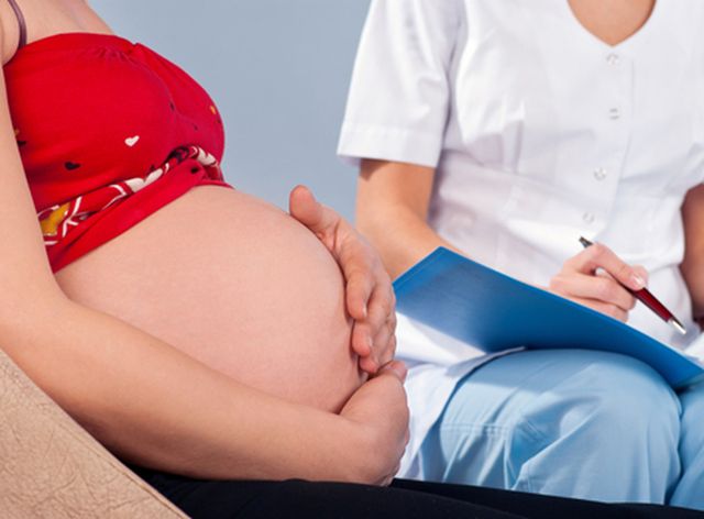 Молочница как признак беременности: верить или нет?