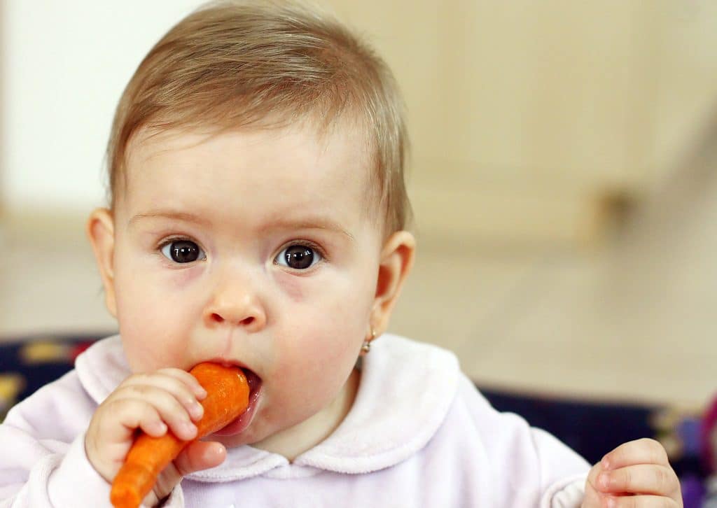 Когда можно давать сок грудному ребенку?