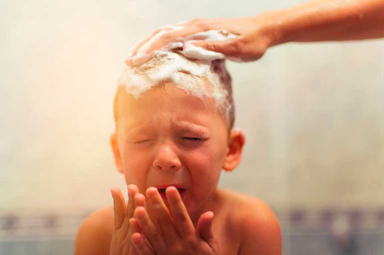 Ребенок боится мыть голову | причины и как преодолеть страх